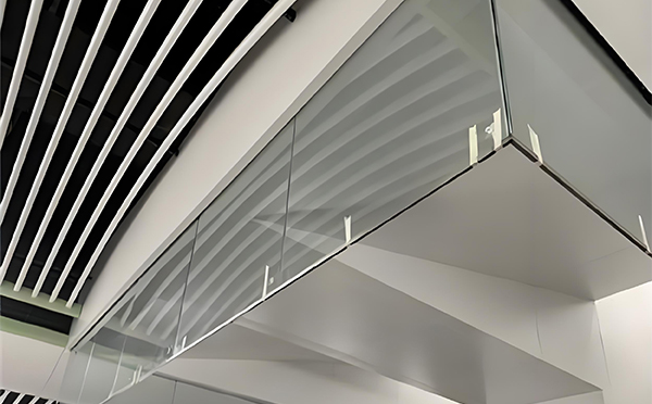 阿图什玻璃挡烟垂壁