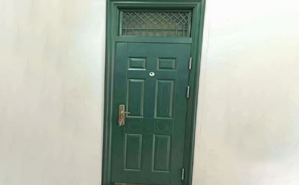 阿图什学校教室门