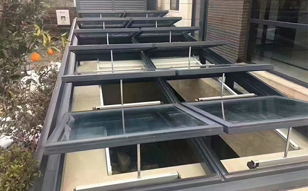 某轨道交通车辆维修车间阿图什排烟窗应用