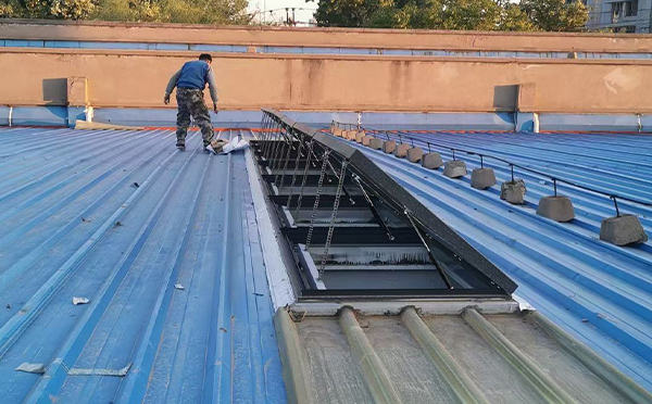 某区域性物流仓储中心阿图什排烟窗系统安装项目